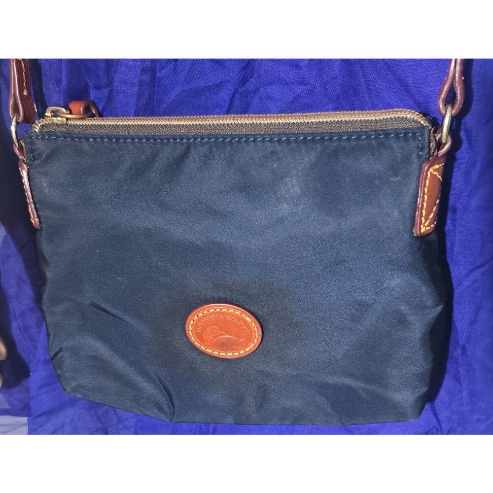 Dooney & Bourke Navy Crossbody Bag with Zip Closure Adjustable Strap Gold - Picture 2 of 12
